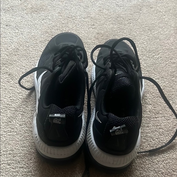 Nike air max Black and White Sneakers - Picture 4 of 4